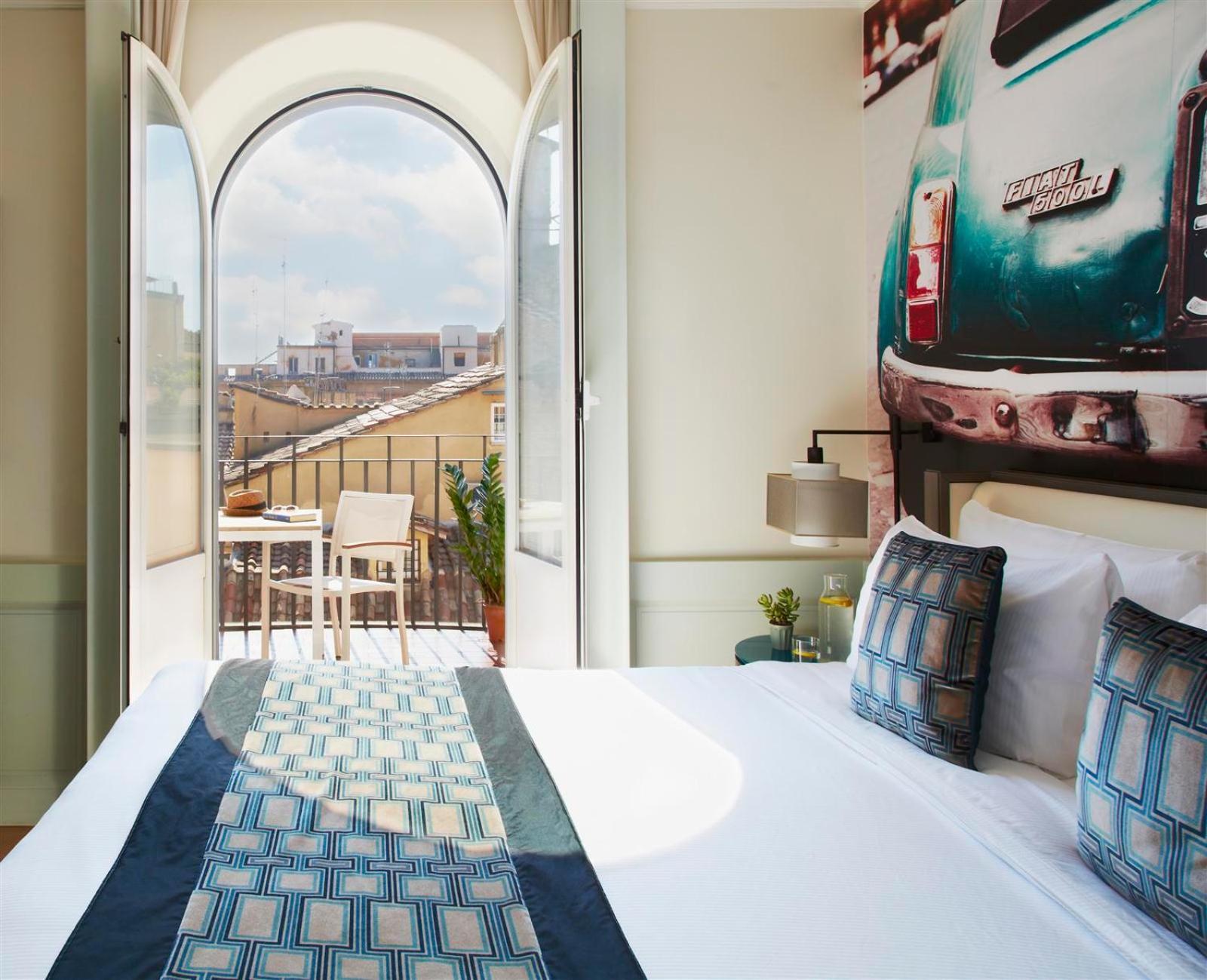 Habitación Doble Premium con cama grande y balcón